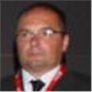 Ingegnere Libero professionista impartisce lezioni di informatica da remoto